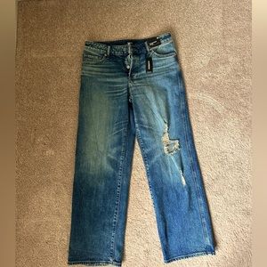 Relaxed straight low rise jeans from Express in a size 6 short. New with tags.
